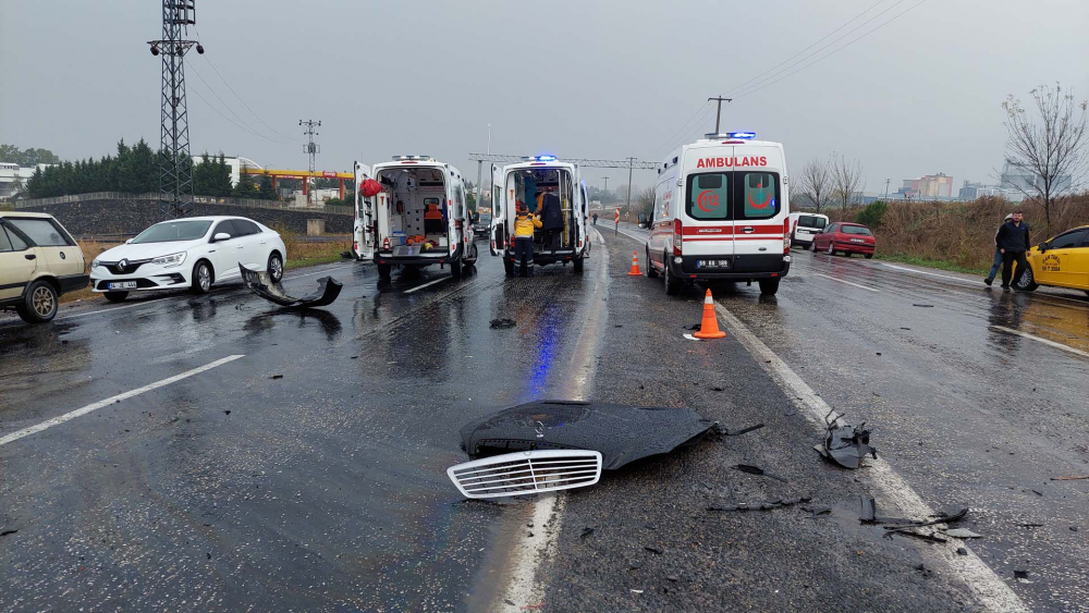 Tekirdağ'da kayganlaşan yol faciaya yol açtı! Otomobil, servis midibüsüne çarptı: Özcan- Nalan Özdemir hayatını kaybetti, 15 kişi yaralandı 9