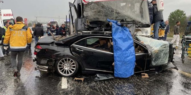 Tekirdağ'da kayganlaşan yol faciaya yol açtı! Otomobil, servis midibüsüne çarptı: Özcan- Nalan Özdemir hayatını kaybetti, 15 kişi yaralandı