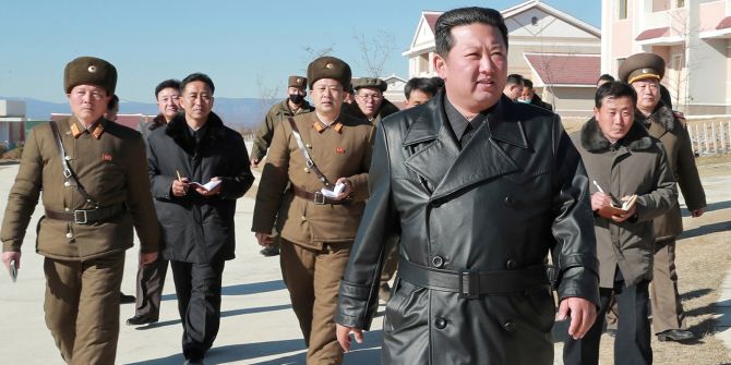 Kuzey Kore’de garip yasak: Kim Jong Un'a saygısızlık olmasın diye...