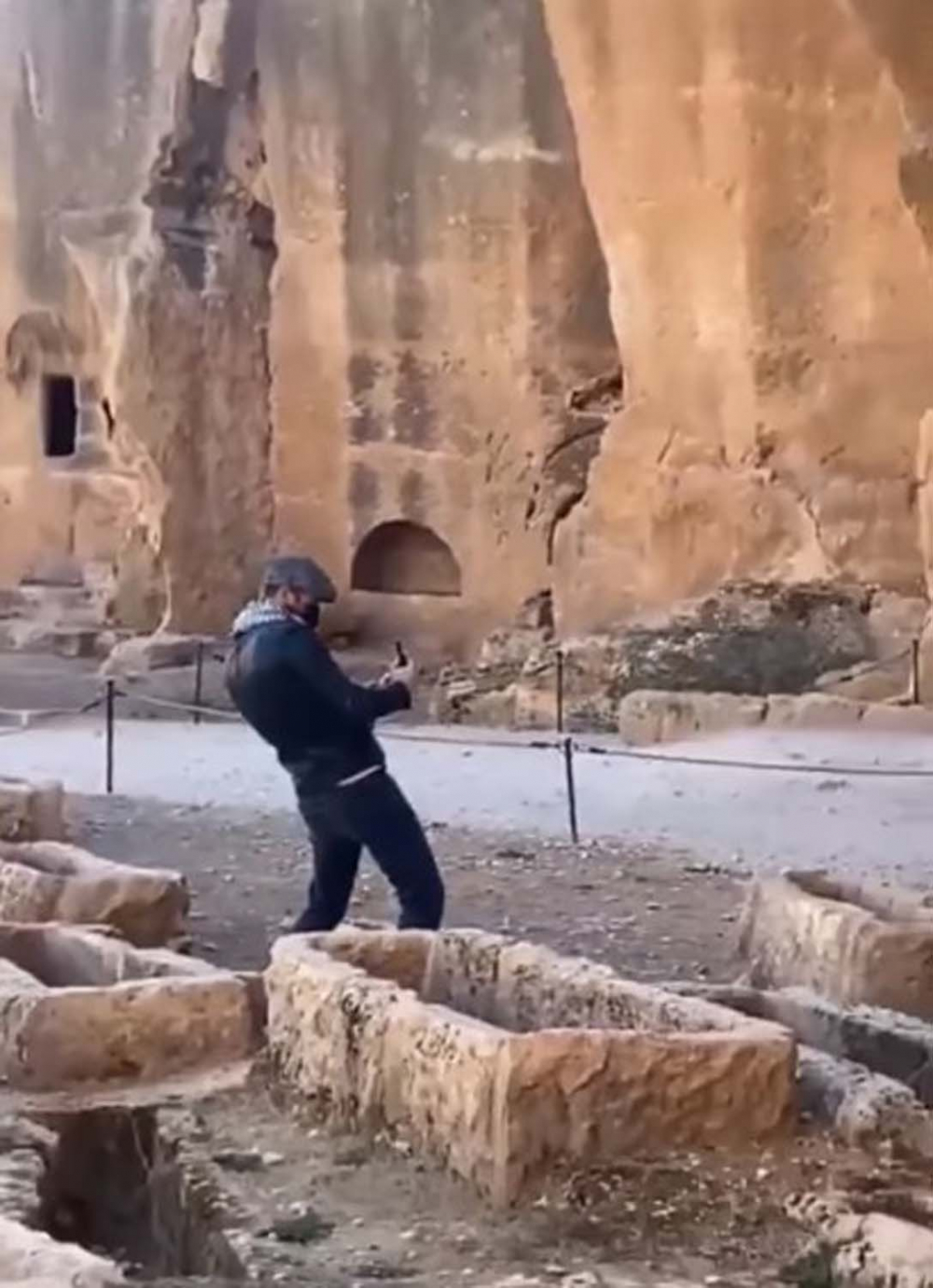 Taze baba adayı Kıvanç Tatlıtuğ, karısı Başak Dizer'in fotoğrafçılığını yaptı! Eğildi büküldü ama o fotoğrafı çekti! 5