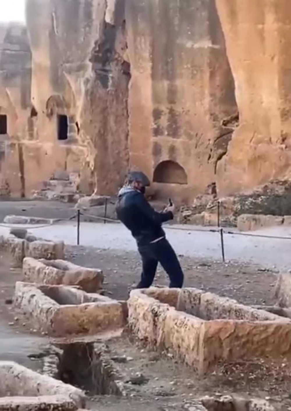 Taze baba adayı Kıvanç Tatlıtuğ, karısı Başak Dizer'in fotoğrafçılığını yaptı! Eğildi büküldü ama o fotoğrafı çekti! 7