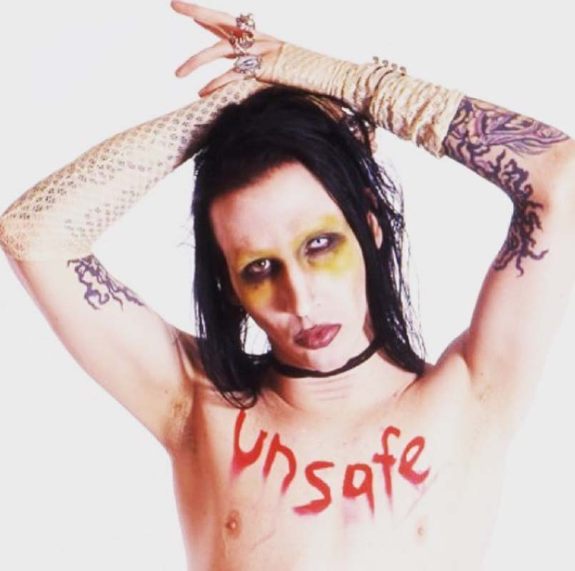 Evinde ‘tecavüz odası’ olduğu iddia edilmişti! Dünyaca ünlü şarkıcı Marilyn Manson’ın evine polis baskın düzenledi! 7