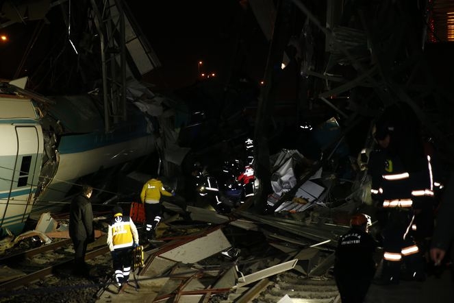 Ankara'daki tren kazası görüntüleri | Feci kazadan ilk fotoğraflar 14