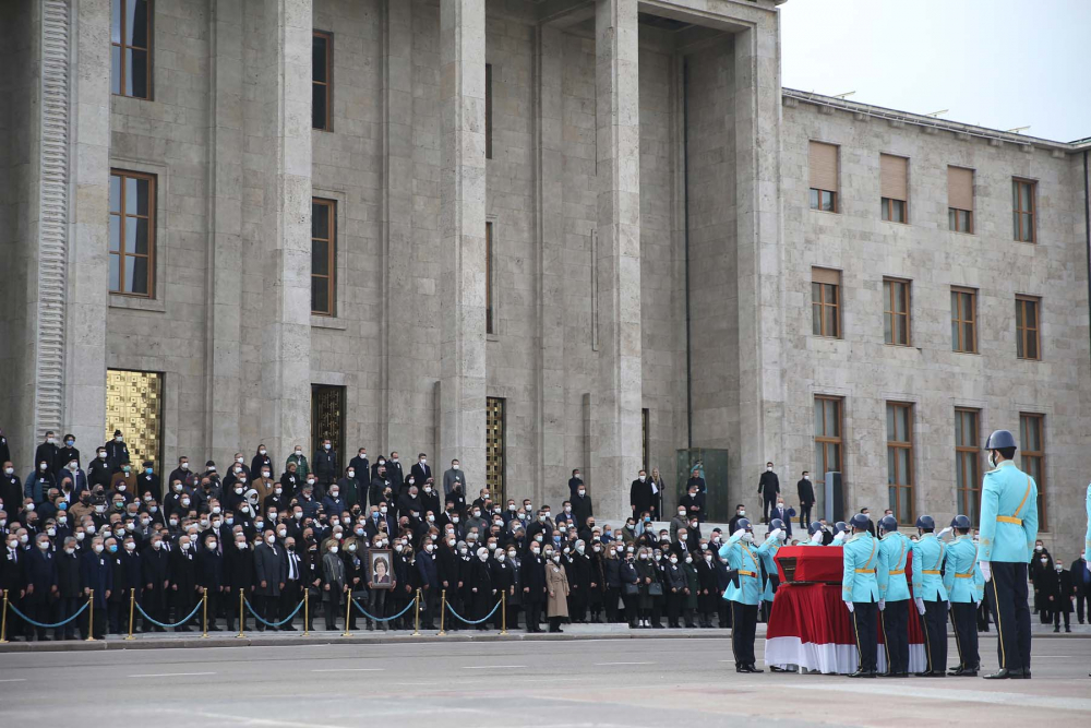 Koronavirüs nedeniyle vefat etmişti! Eski Bakan Güldal Akşit için TBMM'de cenaze töreni düzenlendi! 8