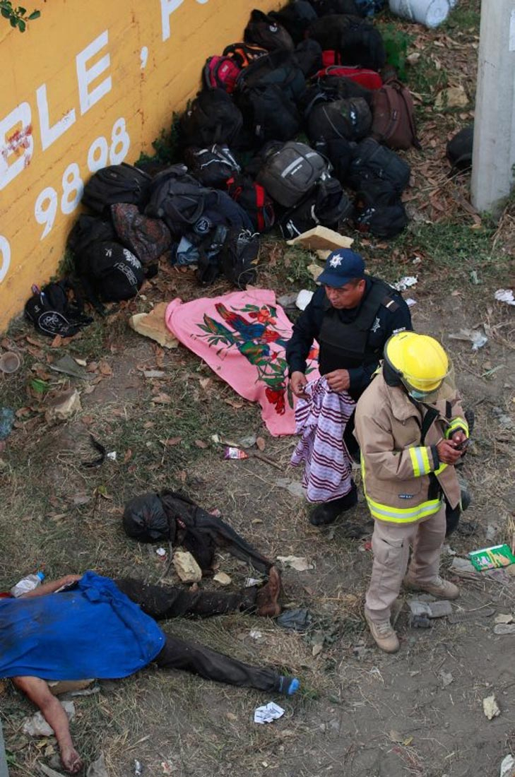 Katliam gibi kaza! 54 göçmen feci şekilde can verdi! Can pazarından kan donduran görüntüler! 12