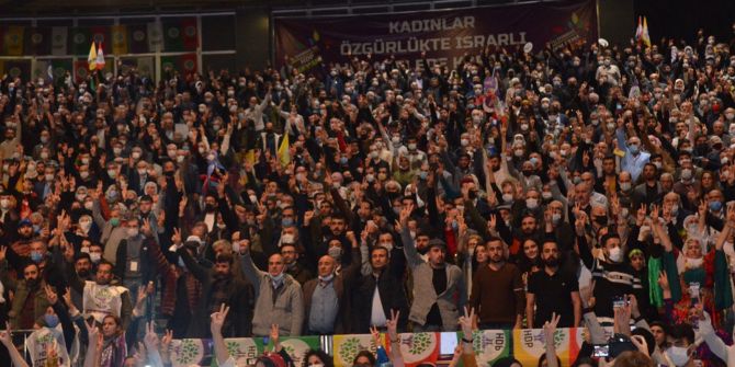 Öcalan lehine slogan attılar! HDP'nin İstanbul Kongresi'nde skandal