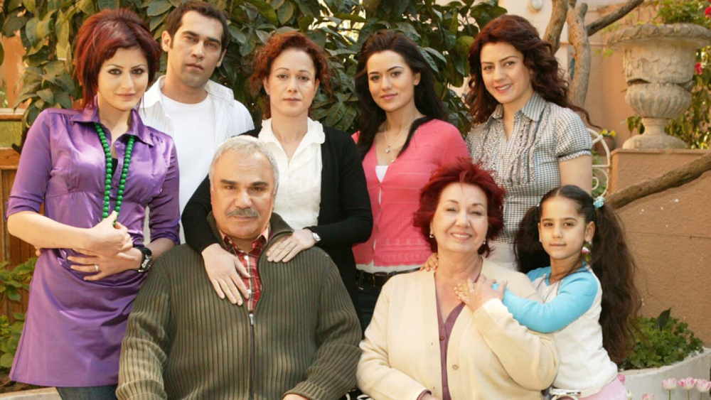 Yaprak Dökümü dizisinde kardeş olan Leyla ve Necla'nın arası açıldı! Fahriye Evcen ve Gökçe Bahadır küs mü? "Ego savaşı kimseye yarar sağlamaz" 2