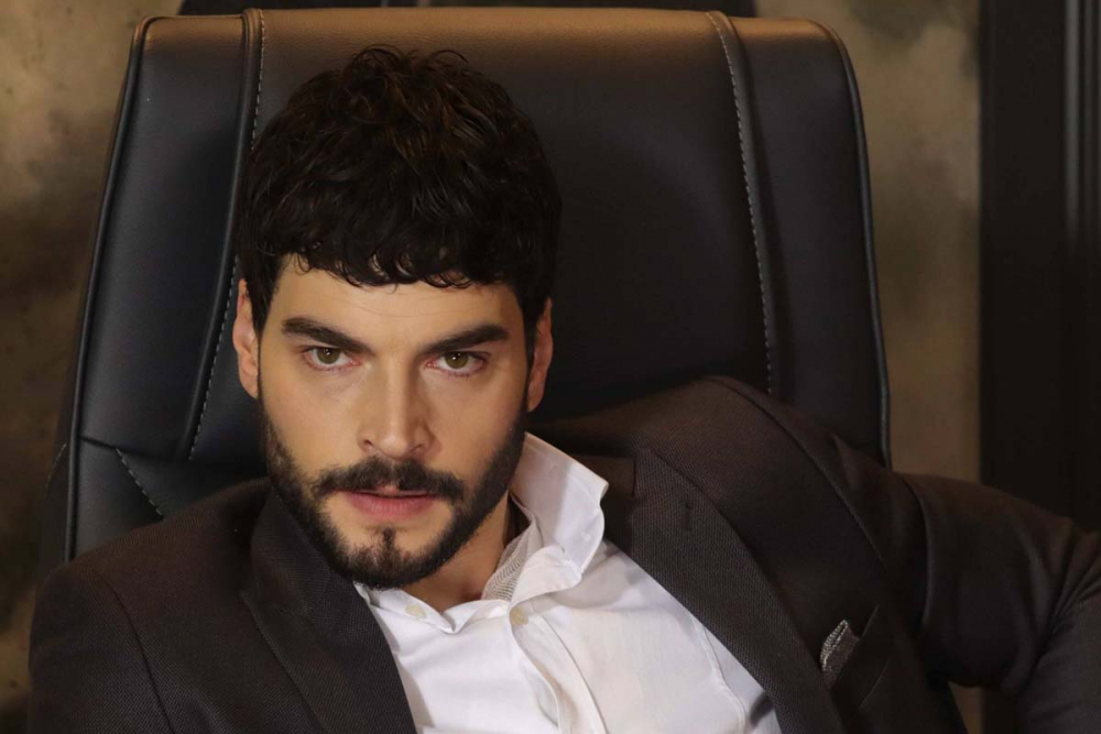 Hercai'de Miran karakteriyle ortalığı yakıp yıkan Kaderimin Oyunu'nun Cemal'i Akın Akınözü'nden  çok konuşulacak özel itiraf! "Gece yatmadan önce onun..." 1