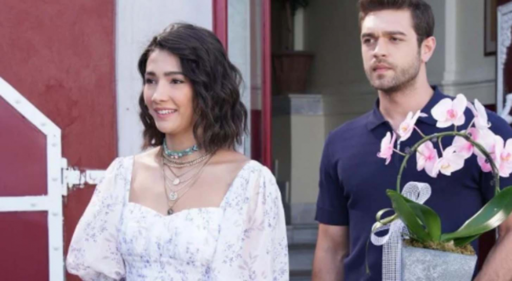 'Arkadaşız' dediler, dudak dudağa yakalandılar! Aybüke Pusat ile Furkan Andıç aşkı belgelendi! 7