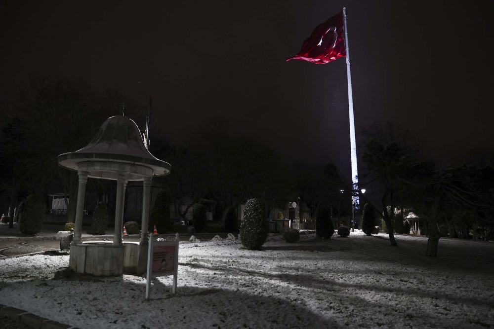 İstanbul'da kar yağışı başladı! Şehrin birçok noktası bembeyaz oldu!  İşte İstanbul'dan kar fotoğrafları... 1