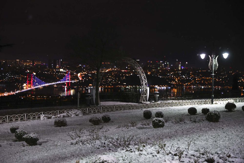 İstanbul'da kar yağışı başladı! Şehrin birçok noktası bembeyaz oldu!  İşte İstanbul'dan kar fotoğrafları... 2