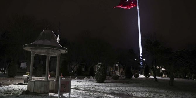 İstanbul'da kar yağışı başladı! Şehrin birçok noktası bembeyaz oldu!  İşte İstanbul'dan kar fotoğrafları...