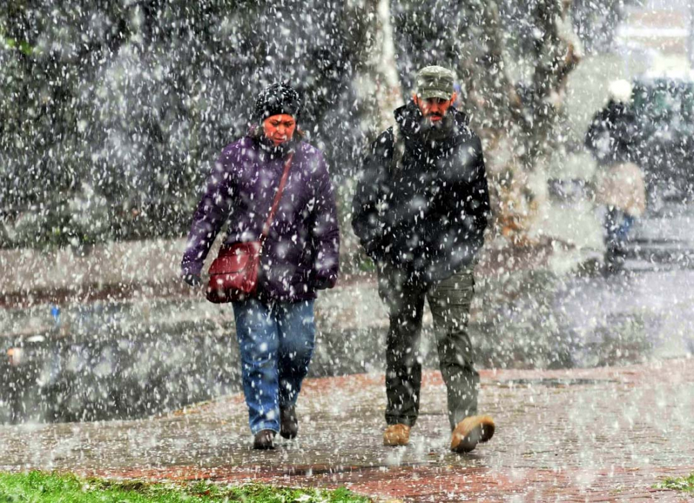 Milyonlar yeni yıla beyaz örtüyle girmek istiyor! Meteoroloji açıkladı! Yılbaşında İstanbul'a kar yağacak mı? 2