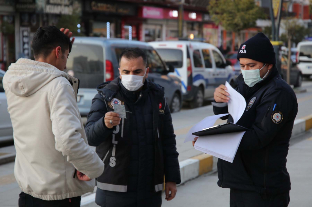 Emniyet, Jandarma ve Sahil Güvenlik harekete geçti! Yılbaşı öncesi 81 ilde denetim yapıldı 10