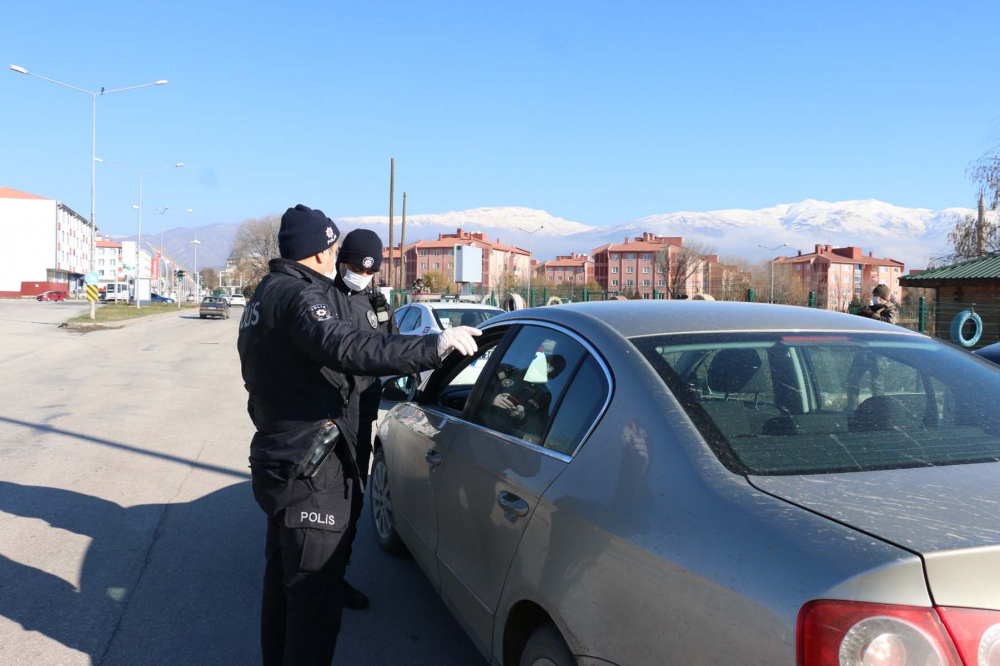 Emniyet, Jandarma ve Sahil Güvenlik harekete geçti! Yılbaşı öncesi 81 ilde denetim yapıldı 4