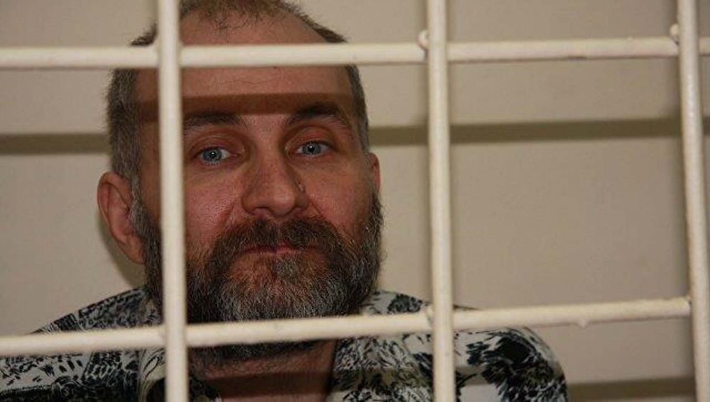 Mezar soyguncusunun tüyler ürperten eylemi! Mezarlıktan çıkardığı kız çocuklarının cesetlerini evine biblo yaptı! 5