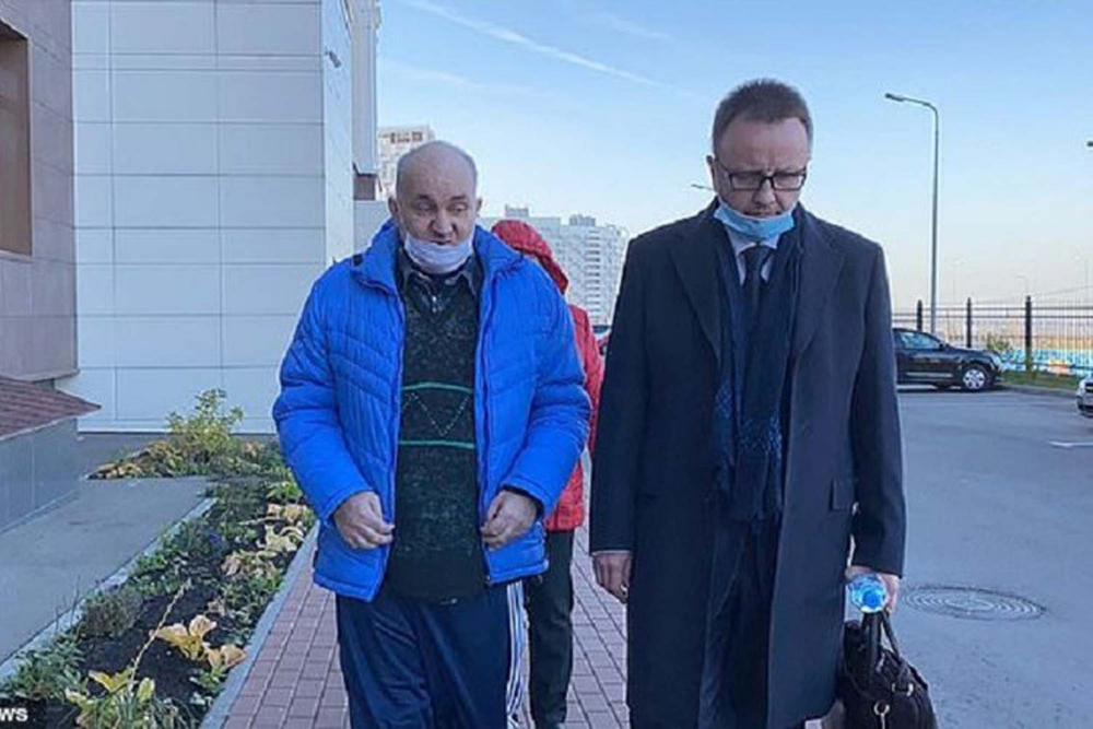 Mezar soyguncusunun tüyler ürperten eylemi! Mezarlıktan çıkardığı kız çocuklarının cesetlerini evine biblo yaptı! 9