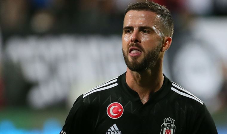 Önder Karaveli kazanan kadroda değişikliğe gidiyor! Beşiktaş'ın Fatih Karagümrük maçındaki ilk 11'ini belirledi! 8