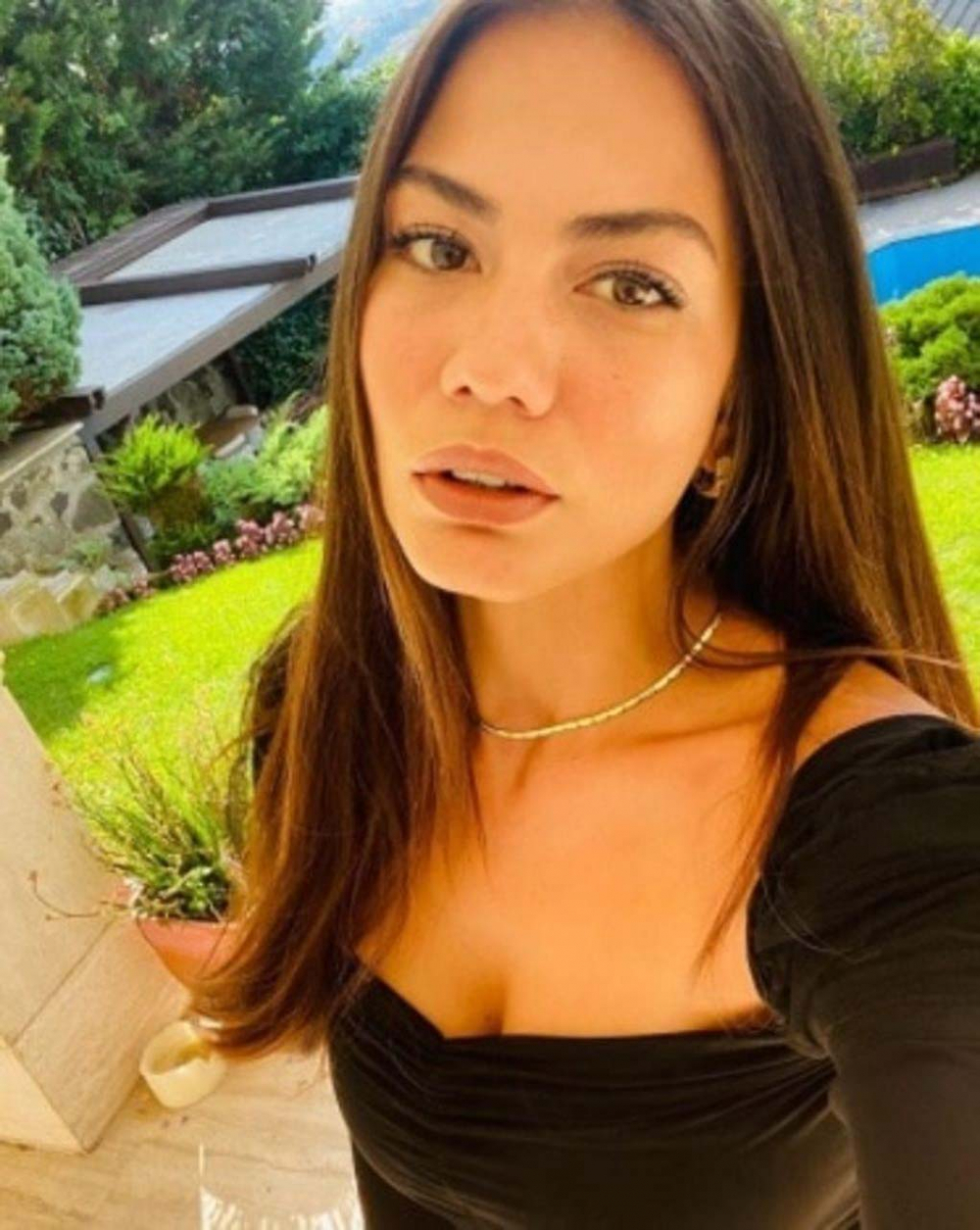 Demet Özdemir'den şaşkına uğratan Hande Erçel hamlesi! Bir anlık sinirle yaptı! Ardından pişman oldu! 2