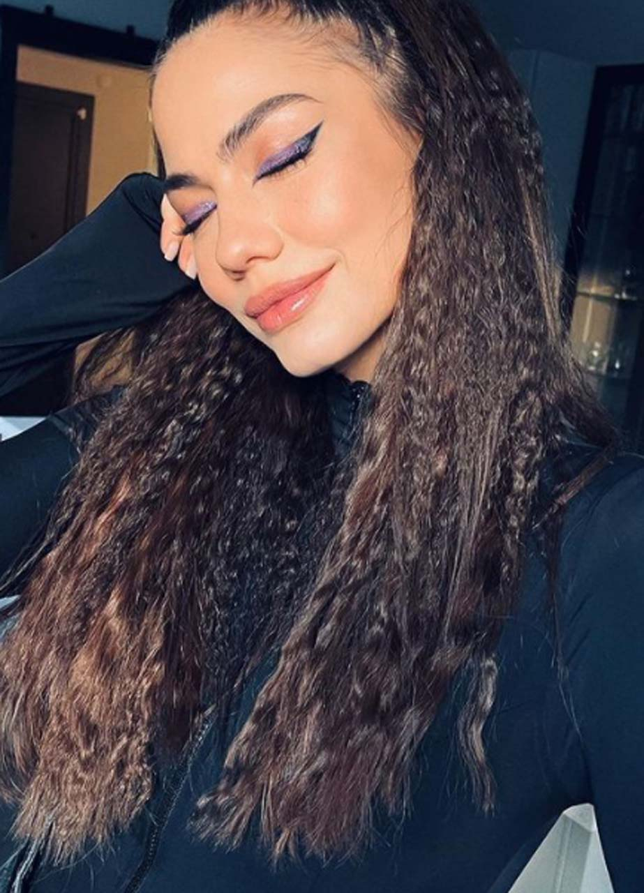 Demet Özdemir'den şaşkına uğratan Hande Erçel hamlesi! Bir anlık sinirle yaptı! Ardından pişman oldu! 5