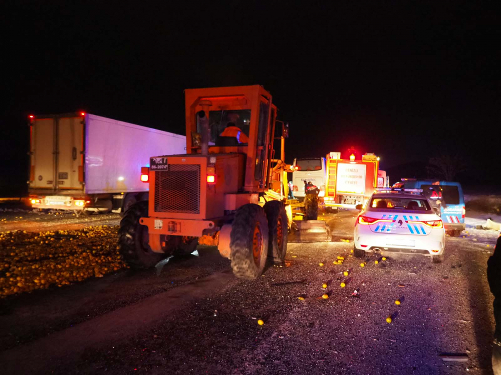 Denizli'nin Bozkurt ilçesinde can pazarı! Yolcu otobüsü TIR'a çarptı: Mukadder Balkın öldü, 21 kişi yaralandı 5