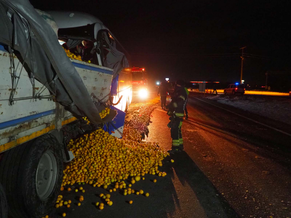 Denizli'nin Bozkurt ilçesinde can pazarı! Yolcu otobüsü TIR'a çarptı: Mukadder Balkın öldü, 21 kişi yaralandı 9