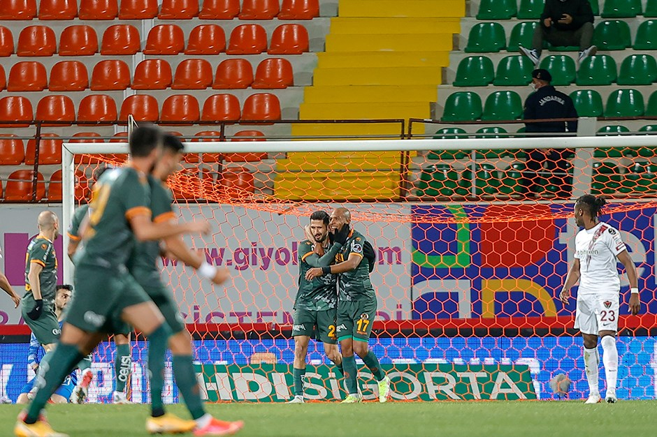 Galatasaray camiası ahlar vahlar ediyor! Hem Emre Akbaba hem Okan Kocuk, bu nasıl planlama? 4