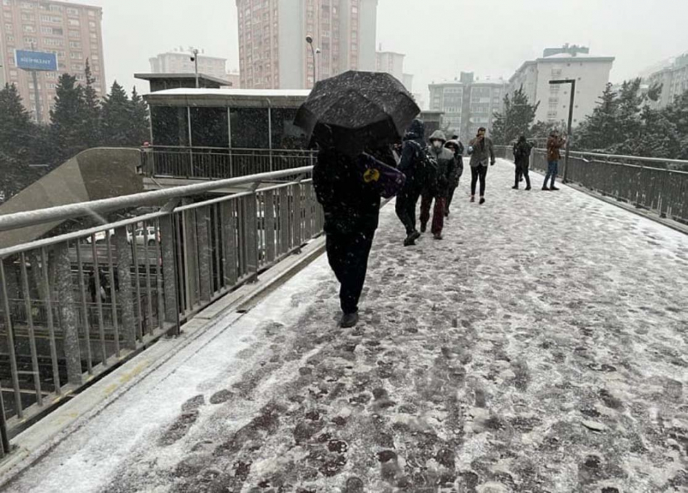 Meteoroloji İstanbul için saat vererek uyarıda bulundu! Vali Yerlikaya da duyurdu, kar yağışı şehri esir alacak! 3