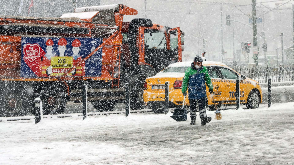 Kar yağışı etkili oldu! Mega kent İstanbul, beyaz gelinliğiyle büyüledi! Kartpostallık görüntüler mest etti 25