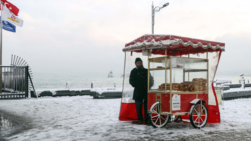 Kar yağışı etkili oldu! Mega kent İstanbul, beyaz gelinliğiyle büyüledi! Kartpostallık görüntüler mest etti 27