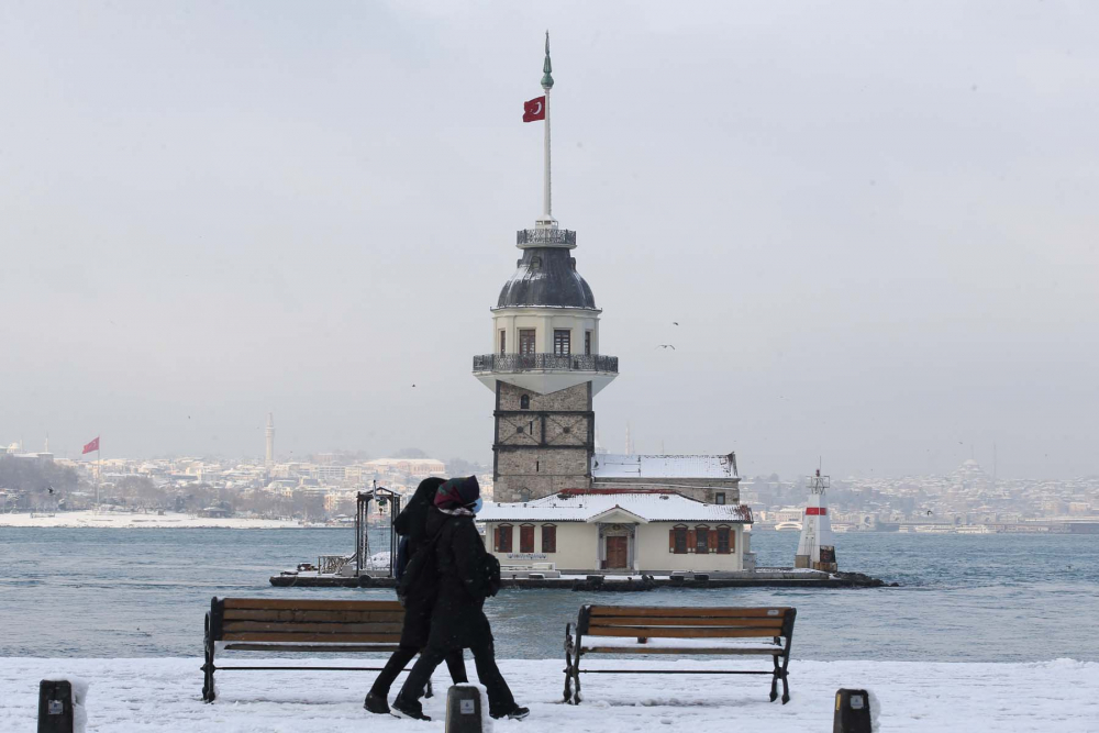 Kar yağışı etkili oldu! Mega kent İstanbul, beyaz gelinliğiyle büyüledi! Kartpostallık görüntüler mest etti 28