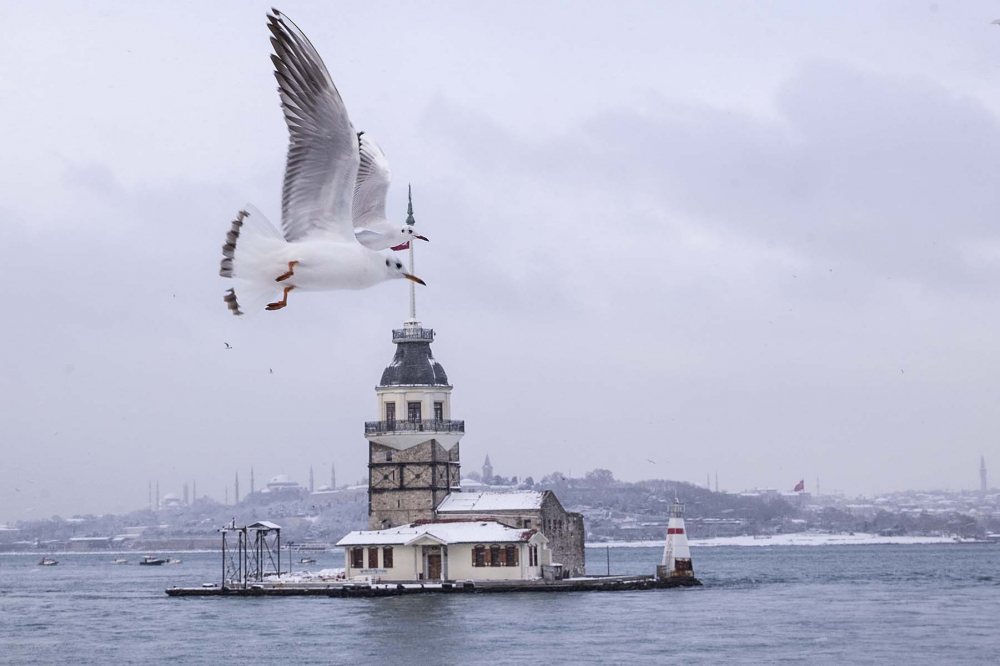 Kar yağışı etkili oldu! Mega kent İstanbul, beyaz gelinliğiyle büyüledi! Kartpostallık görüntüler mest etti 31