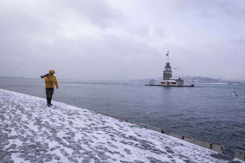 Kar yağışı etkili oldu! Mega kent İstanbul, beyaz gelinliğiyle büyüledi! Kartpostallık görüntüler mest etti 33