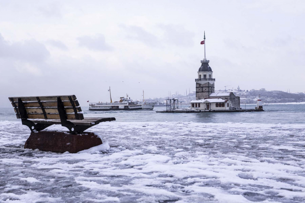 Kar yağışı etkili oldu! Mega kent İstanbul, beyaz gelinliğiyle büyüledi! Kartpostallık görüntüler mest etti 34