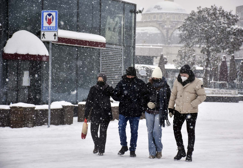 Kar yağışı etkili oldu! Mega kent İstanbul, beyaz gelinliğiyle büyüledi! Kartpostallık görüntüler mest etti 36