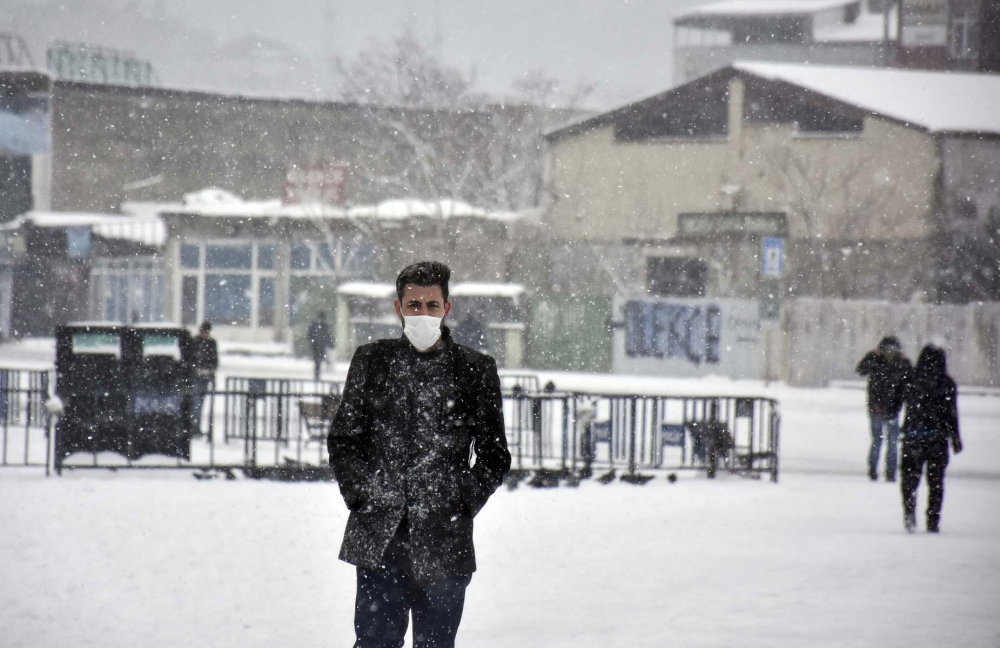 Kar yağışı etkili oldu! Mega kent İstanbul, beyaz gelinliğiyle büyüledi! Kartpostallık görüntüler mest etti 38