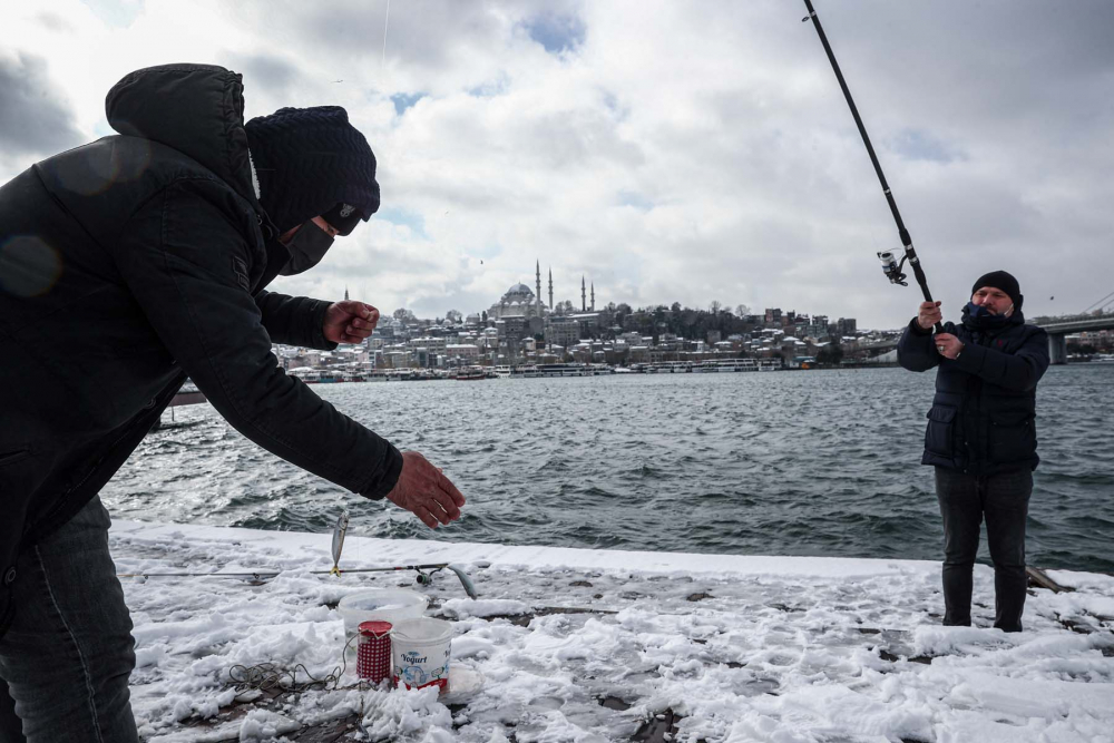 Kar yağışı etkili oldu! Mega kent İstanbul, beyaz gelinliğiyle büyüledi! Kartpostallık görüntüler mest etti 52