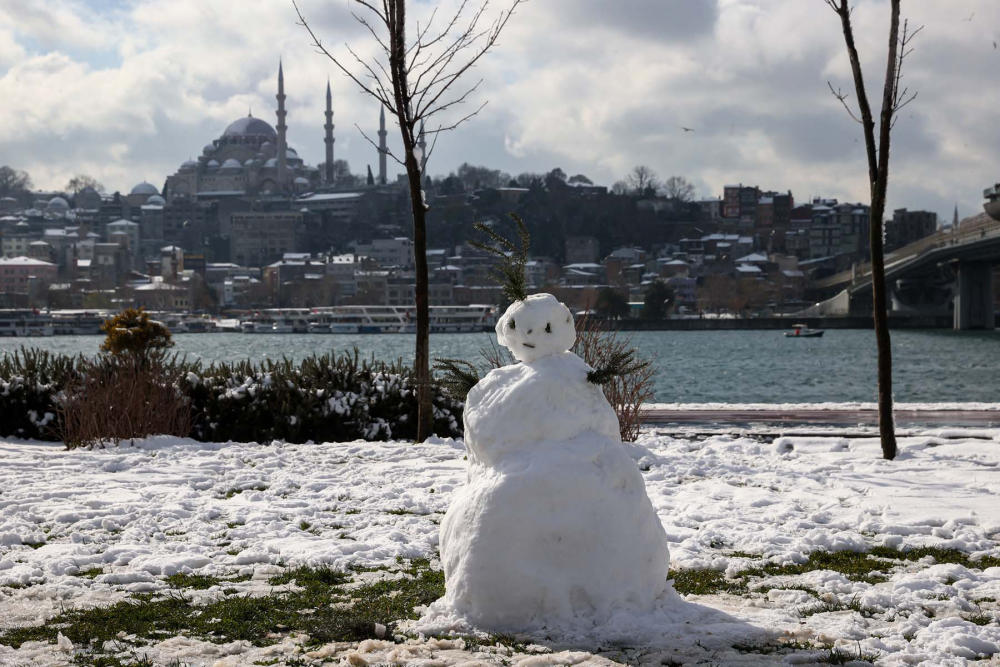 Kar yağışı etkili oldu! Mega kent İstanbul, beyaz gelinliğiyle büyüledi! Kartpostallık görüntüler mest etti 56