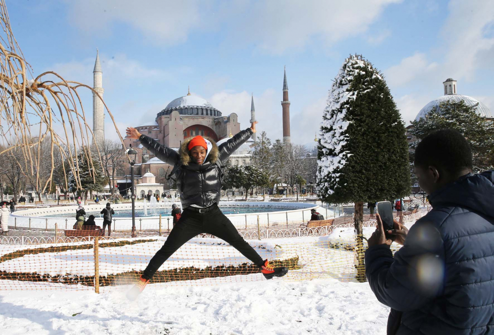 Kar yağışı etkili oldu! Mega kent İstanbul, beyaz gelinliğiyle büyüledi! Kartpostallık görüntüler mest etti 59