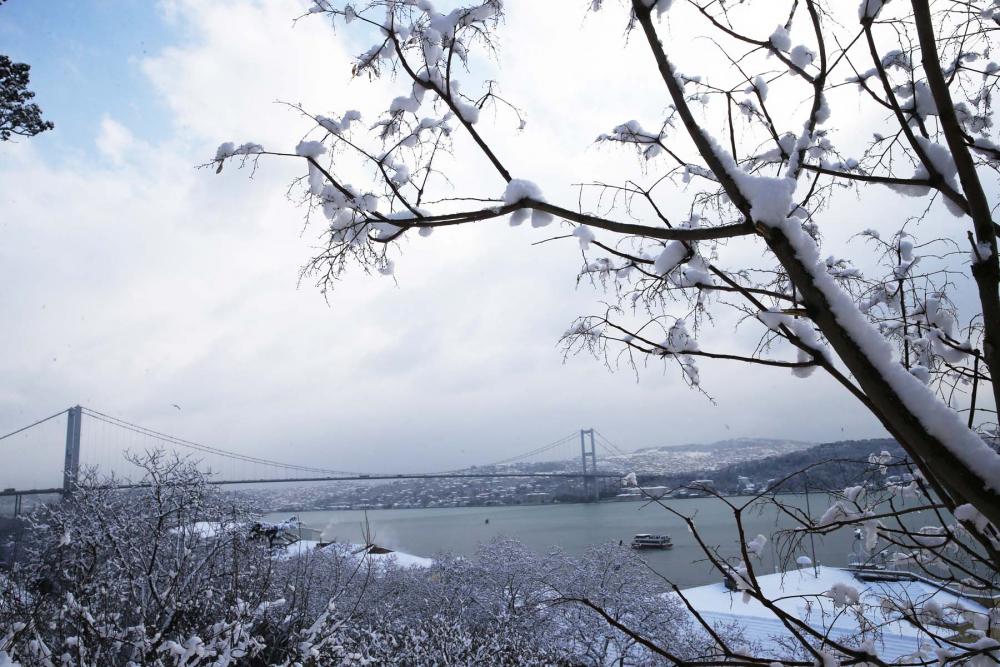 Kar yağışı etkili oldu! Mega kent İstanbul, beyaz gelinliğiyle büyüledi! Kartpostallık görüntüler mest etti 66