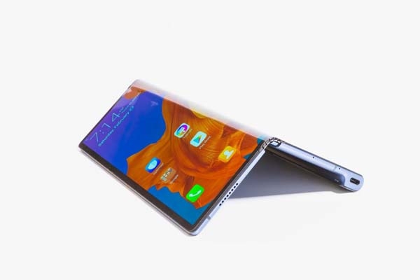 Huawei yeni katlanabilir telefonu Mate X'i satışa çıkardı 1
