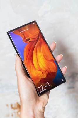 Huawei yeni katlanabilir telefonu Mate X'i satışa çıkardı 4