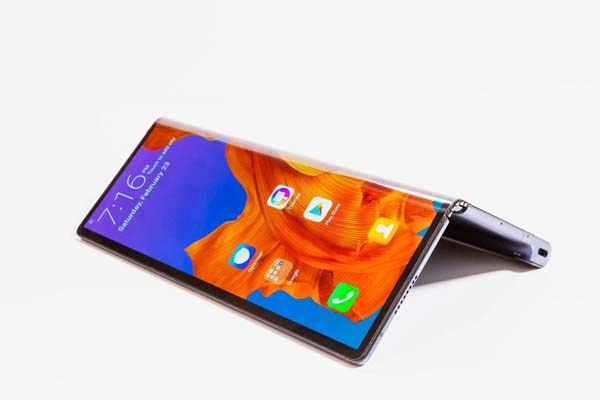 Huawei yeni katlanabilir telefonu Mate X'i satışa çıkardı 6