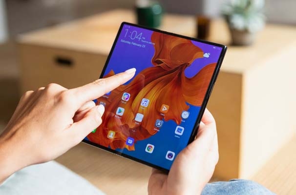 Huawei yeni katlanabilir telefonu Mate X'i satışa çıkardı 8