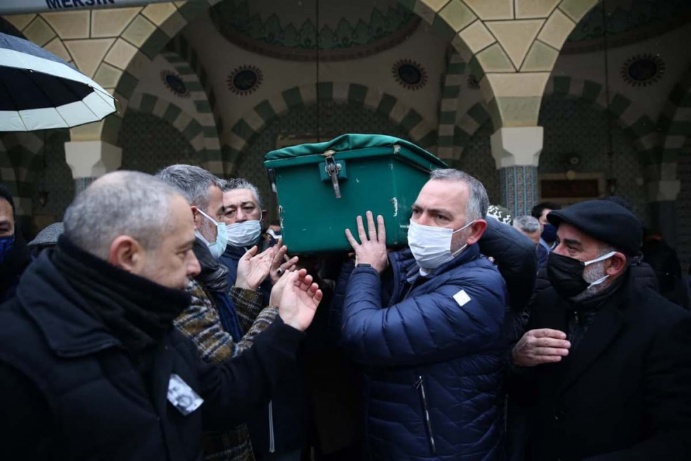 Vefatı sanat dünyasını yasa boğdu! Diriliş Ertuğrul'un Artuk Bey'i Ayberk Pekcan son yolculuğuna uğurlandı... 18