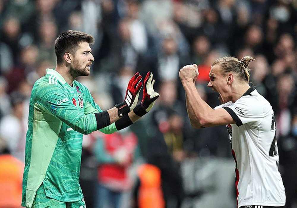 Beşiktaş'ta yaprak dökümü başlıyor! 4 isimle yollar ayrılacak! 3