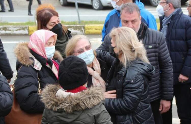 Ece Erken'in eşi Şafak Mahmutyazıcıoğlu son yolculuğuna uğurlandı! Gözyaşlarına boğulan Erken, "Keşke ben ölseydim" dedi 13