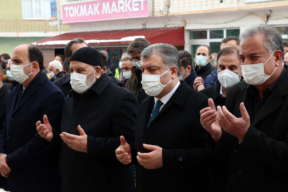 Sağlık Bakanı Fahrettin Koca'nın acı günü! Vefat eden babaannesi Fatma Koca toprağa verildi! Üzüntüsü gözlerinden okundu... 10