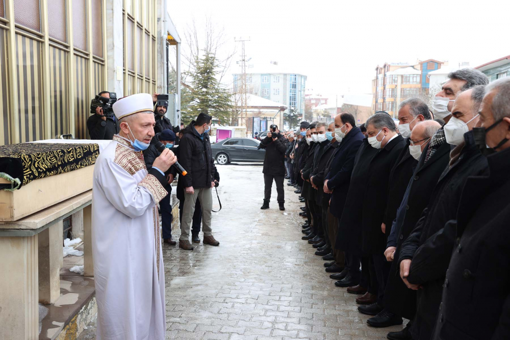 Sağlık Bakanı Fahrettin Koca'nın acı günü! Vefat eden babaannesi Fatma Koca toprağa verildi! Üzüntüsü gözlerinden okundu... 11