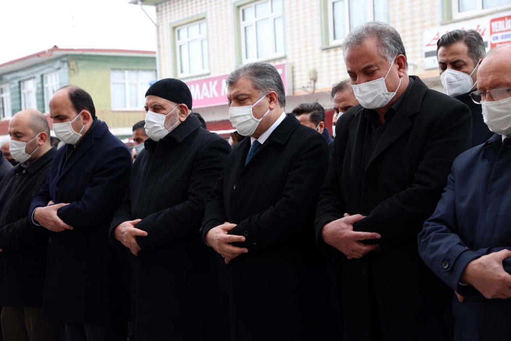 Sağlık Bakanı Fahrettin Koca'nın acı günü! Vefat eden babaannesi Fatma Koca toprağa verildi! Üzüntüsü gözlerinden okundu... 12